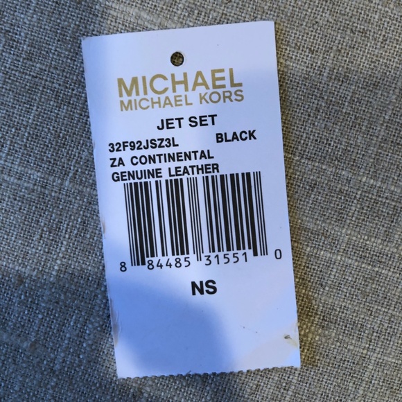 Michael Kors // Jet Set Zip-Around Black Wallet - Picture 7 of 7